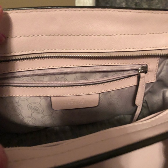 Michael Kors purse - Picture 4 of 4